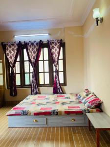 Madame Flexstay Girls Hostel