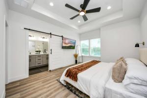 NEW! The Brandōn - Upscale Manor - Garage - Near Medical Center & NRG