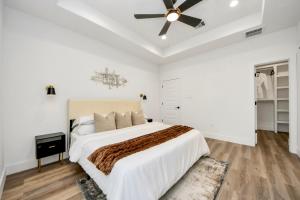 NEW! The Brandōn - Upscale Manor - Garage - Near Medical Center & NRG