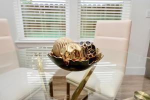 NEW! The Brandōn - Upscale Manor - Garage - Near Medical Center & NRG