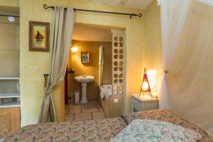 Maisons de vacances Gites Climatises Piscine Chauffee La Balancelle : photos des chambres