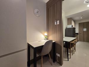 1BR Condotel with Balcony at FAME Residences #FM10-1