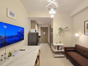 1BR Condotel with Balcony at FAME Residences #FM10-1