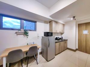 1BR Condotel with Balcony at FAME Residences #FM11-1