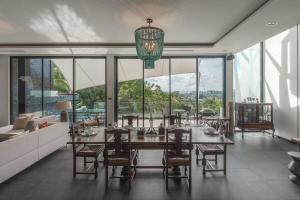 V203 Seahorse Villa Stunning 4BR Oceanview Retreat