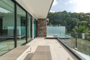 V203 Seahorse Villa Stunning 4BR Oceanview Retreat