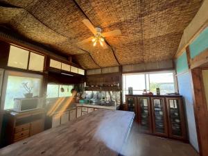 -大人数で泊まれる一棟貸し-なかまあじーんやー海近くの素敵な島暮らし体験-手久津久-