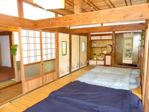 -大人数で泊まれる一棟貸し-なかまあじーんやー海近くの素敵な島暮らし体験-手久津久-