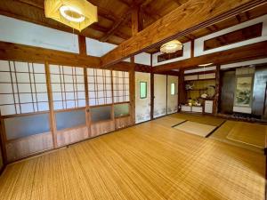 -大人数で泊まれる一棟貸し-なかまあじーんやー海近くの素敵な島暮らし体験-手久津久-