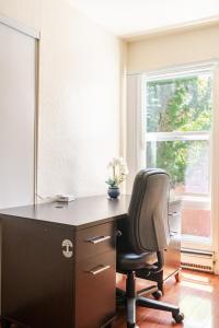 Modern & Cozy 2 Bedroom 2 Bathroom Sofabed Suite