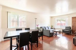 Modern & Cozy 2 Bedroom 2 Bathroom Sofabed Suite