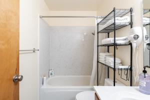 Modern & Cozy 2 Bedroom 2 Bathroom Sofabed Suite