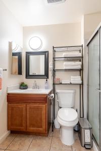 Modern & Cozy 2 Bedroom 2 Bathroom Sofabed Suite