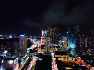 1BR Condotel with Balcony at FAME Residences #FM13-1