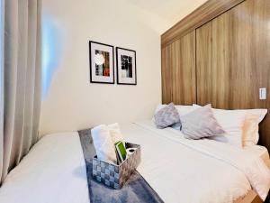 1BR Condotel with Balcony at FAME Residences #FM15-1