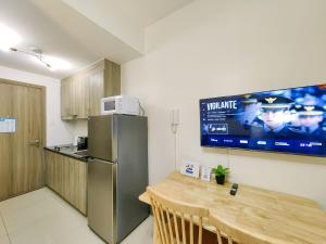 1BR Condotel with Balcony at FAME Residences #FM15-1