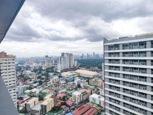 1BR Condotel with Balcony at FAME Residences #FM15-1