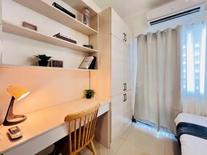 1BR Condotel with Balcony at FAME Residences #FM15-1