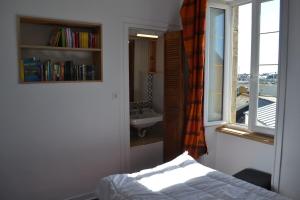 Appartements large apartment with sea view and port of guilvinec : photos des chambres