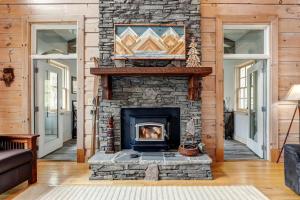 Elemental Bliss - Enjoy cookouts on the deck and peaceful valley views