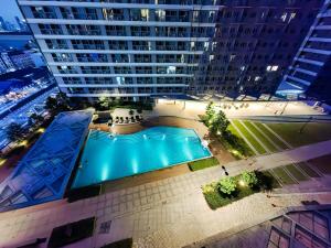 1BR Condotel with Balcony at FAME Residences #FM17-1