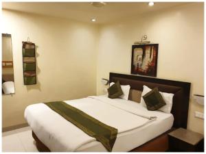 A Premium Hotel FAIRWAY Near Railway Station - Well Decorated & Spacious Rooms - Lift # Restaurant # Free Parking And Free Wi-fi Available - A Top Rated Hotel In Amritsar