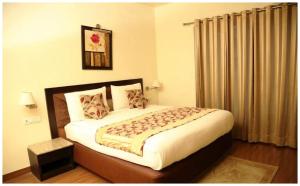 A Premium Hotel FAIRWAY Near Railway Station - Well Decorated & Spacious Rooms - Lift # Restaurant # Free Parking And Free Wi-fi Available - A Top Rated Hotel In Amritsar
