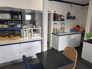 Hotels Brit Hotel Essentiel Poitiers Gare du Futuroscope : photos des chambres