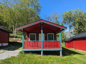 One-Bedroom Cottage with Shared Shower room in Oldevatn Camping