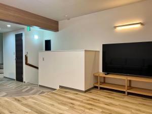 3 Toilets 2 Showers Renovated Shinjuku Large Family Home