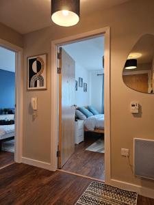 TownStay- Modern 2 bedroom apartment with en-suite