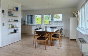 3 Bedroom Stunning Home In Øster Assels