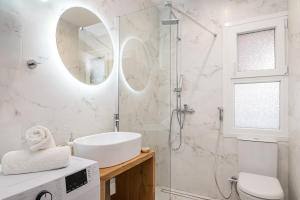 Dioni, Central Luxury Apartment