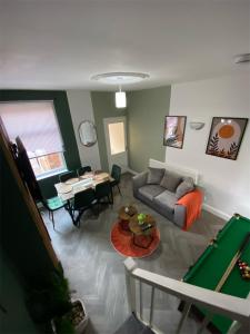 Stylish & Well Equipped Home, Fast Wi-FI, Pool Table, Contractors, Groups