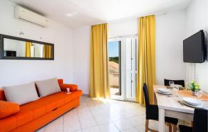 Awesome Apartment In Milna With Wifi