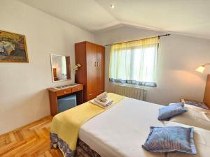 VILLA VERA Apartments with pool, 200 m from the beach