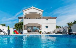 Pet Friendly Home In Lozovac