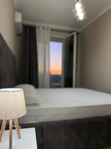 Spacious 2BR Apartment Walk in Closet Stunning Sunset Views