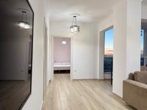Spacious 2BR Apartment Walk in Closet Stunning Sunset Views