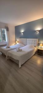 Maisons de vacances Gite Charmant avec Piscine et Terrasse en Provence MDV : photos des chambres