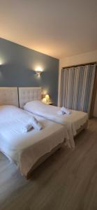 Maisons de vacances Gite Charmant avec Piscine et Terrasse en Provence MDV : photos des chambres