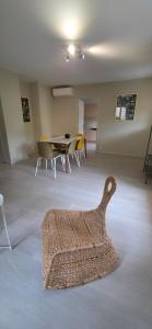 Maisons de vacances Gite Charmant avec Piscine et Terrasse en Provence MDV : photos des chambres