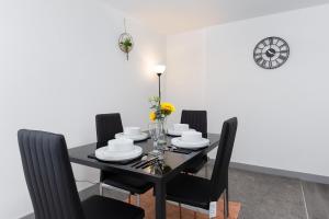 One Bedroom by Brookland Stays Serviced Accommodation Short Lets Leeds with Free WiFi