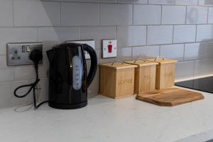 One Bedroom by Brookland Stays Serviced Accommodation Short Lets Leeds with Free WiFi