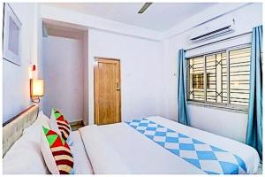 LUXURY GUEST HOUSE SUDARSHAN VILLA - Near Bus Stop & Ruby Hospital - Only Indians Allowed - #RoomService #Parking #wifi - Fully Air Conditioning Hotel In Kolkata