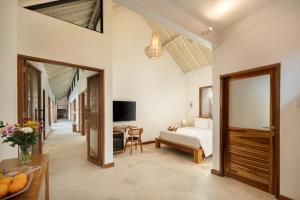 NEW, Seminyak 8 Bed,10 Bath Villa, Best Location