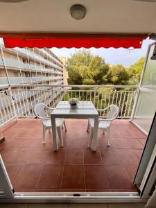 Be-Cool Salou pool center