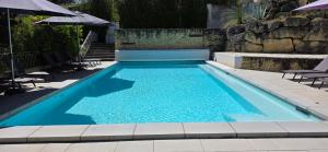 Maisons de vacances Gite Charmant avec Piscine et Terrasse en Provence MDV : photos des chambres