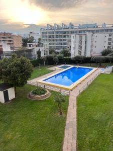 Be-Cool Salou pool center