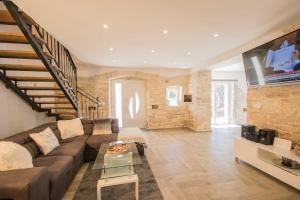 Villa Milena, a Rustic Summer Haven with Pool, Pets Welcome!